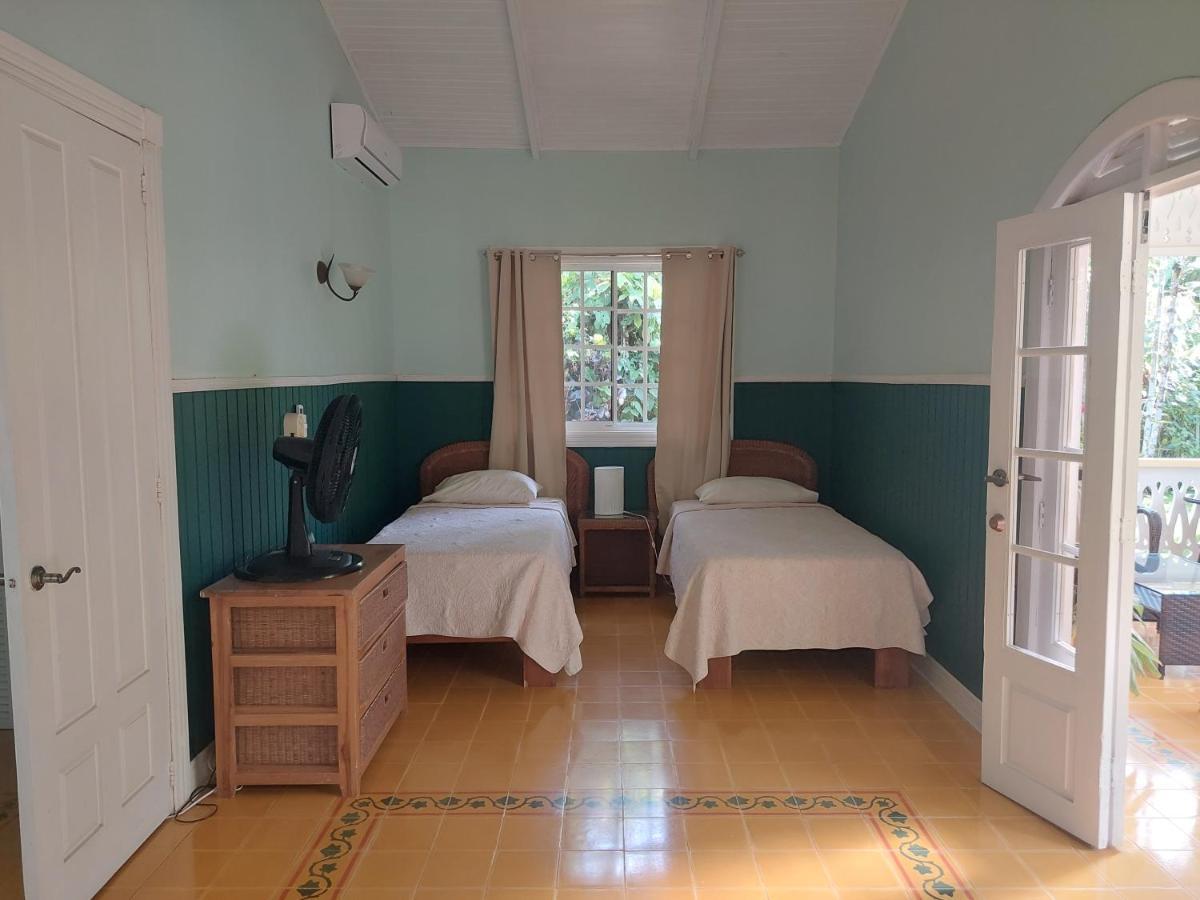 Playa Negra Guesthouse カウイータ エクステリア 写真