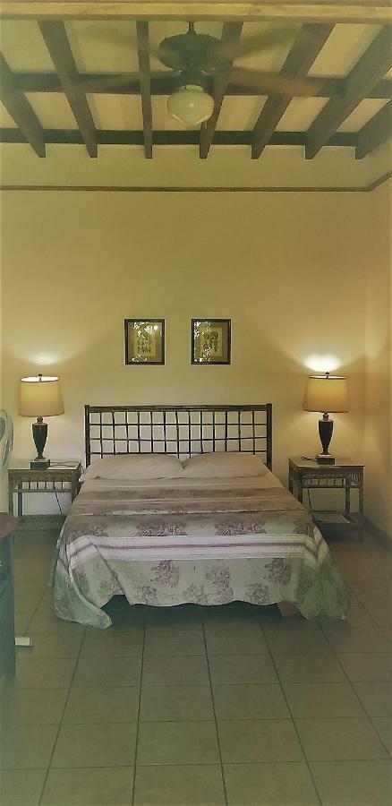 Playa Negra Guesthouse カウイータ エクステリア 写真